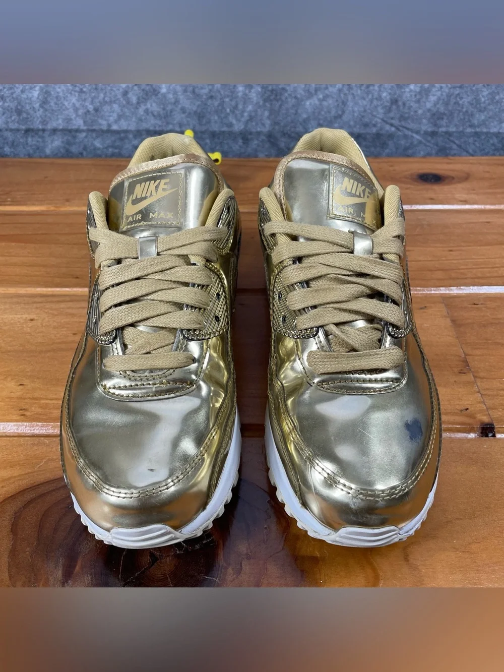 Nike Air Max 90 SP Womens Size 8.5 Metallic Gold Sneakers (CQ6639-700) FLAWS